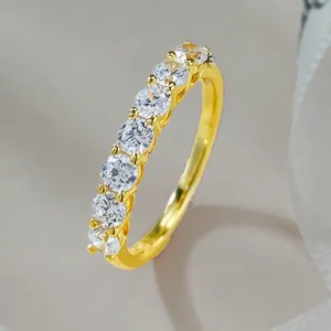 Splendido anello eternity in argento 925 placcato oro con zirconi luminosi da donna