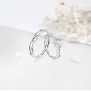 Elegante anillo abierto ajustable de plata pura S999 trébol de cuatro hojas detalle.
