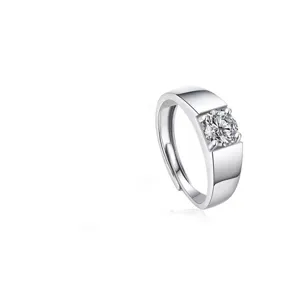 Detalle exquisito de anillo de pareja de plata S925, diseño abierto ajustable.