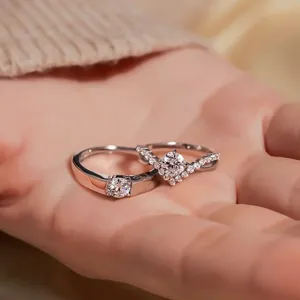 Anillos de pareja de plata S925 con circonitas brillantes, diseño francés elegante.