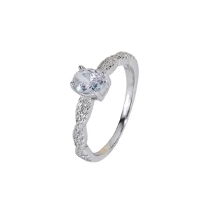 Anillo de Compromiso de Plata Zirconia Ovalada Pavé Trenzado para Mujer Joya Elegante