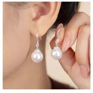 Elegantes pendientes de gancho de perlas de plata esterlina S925 para mujeres, joyas chic.
