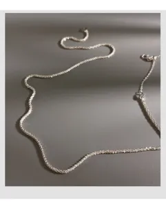 S925 sterling silver sparkling star clavicle necklace detail, delicate texture and elegant design.