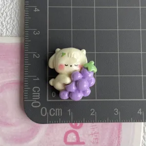 Cute animal resin charm detail showing size, perfect for DIY hair clips, phone cases & crafts.