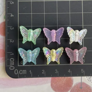 AB Laser bunte Schmetterlinge Harz Charms DIY Nagelkunst Haarschmuck Accessoires