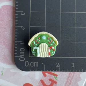 Cute Christmas resin house cabochons for DIY phone case hair clip craft decoration.