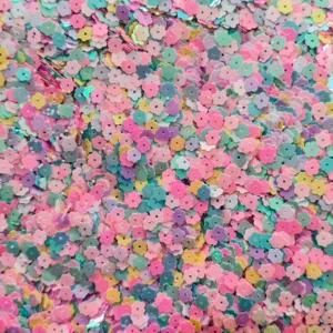 Paillettes colorate a forma di fiore per artigianato fai da te e dettagli accessori.