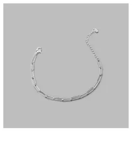 Pulsera de cadena geométrica de plata para mujer, joyería de muñeca minimalista chic.