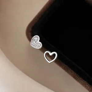 S925 Sterling Silber asymmetrische Herz Ohrringe, minimalistischer Schmuck fur Damen.