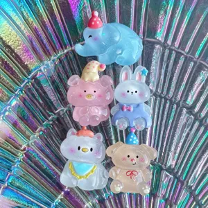 Set di ciondoli in resina animale trasparente glitterata carini per accessori fai da te.