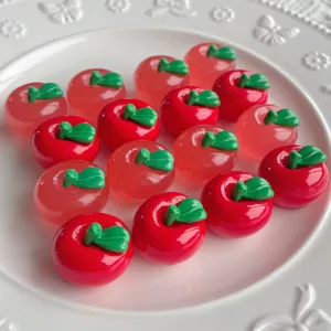 Simpatici cabochon in resina di mela rossa per fermagli fai da te e custodie per telefoni.