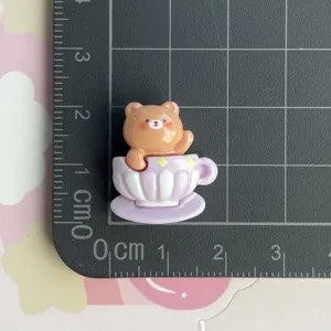 Süßer brauner Bär in Teetasse Harz Cabochon für DIY Handyhülle Haarklammer Schmuckzubehör