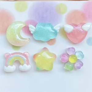 Set di ciondoli fai da te in resina colorata con gradiente pastello glitter per zoccoli e craft.