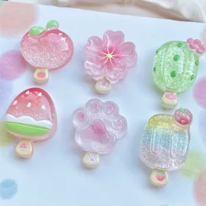 Set di ciondoli gelato in resina glitterata, simpatici dettagli di frutta e fiori per fai da te.