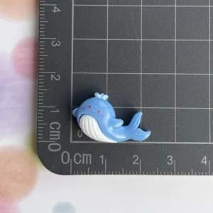 Süßer blauer Harz Delfin Anhänger Miniatur Ozean Tier DIY Handwerk Dekoration Handyhülle