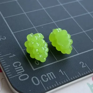 Ciondoli in resina uva verde in miniatura per custodia telefono fai da te accessori