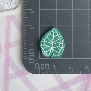 Mini abalorio de resina de hoja tropical cabujon DIY para funda de telefono horquilla