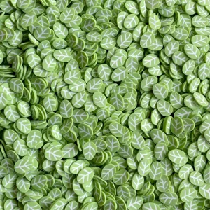 Tranches d'argile polymère en forme de feuille verte pour loisirs créatifs et déco.