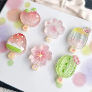 Ciondoli fai da te in resina trasparente glitterata frutta gelato fiore di ciliegio zampa.