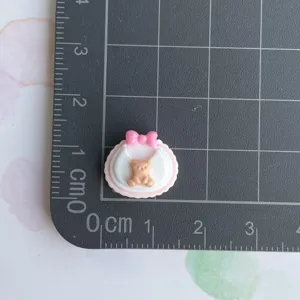 Mini Harz Bär Lätzchen Charm für Haarnadel handgemachte Bastelzubehör Detailansicht