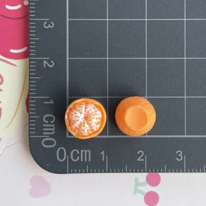 Mini ciondoli di frutta in resina arancione per cover fai da te, portachiavi e accessori.