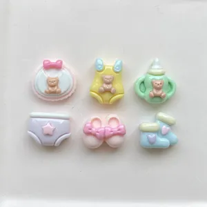 Mini Harz Baby Charms Flatbacks Detailansicht, süßes Bär Fläschchen Lätzchen Dekor