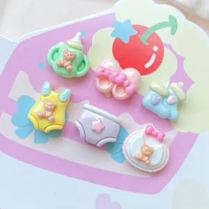 Süße Mini Harz Babyflasche Socken Lätzchen Charms für DIY Haarklammern Handwerk Zubehör.