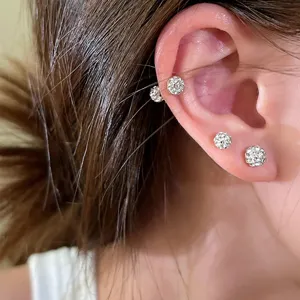 Pendientes de tuerca con bola de cristal brillante de plata esterlina S999 para mujer elegante.