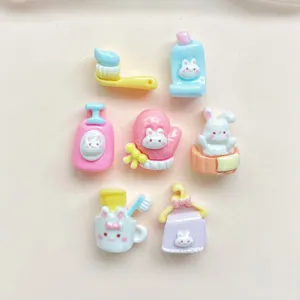 Mini set di ciondoli in resina da bagno con coniglietto, simpatici accessori per fai da te.