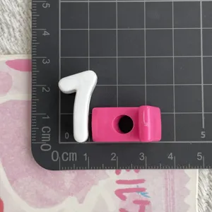 Cuentas de números de acrílico accesorios DIY, colgante de número 1 blanco y base perforada.