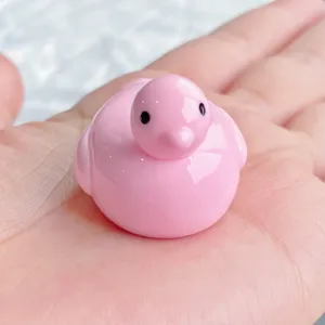 Anatra in resina rosa statuetta miniatura ciondolo carino accessorio fai da te kawaii