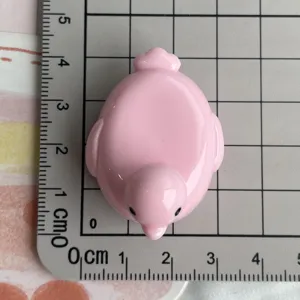 Statuetta anatra resina rosa ciondolo piatto 3.5cm animale carino accessorio forcella capelli fai da te