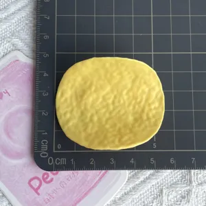 Vue détaillée du cabochon en résine, accessoire de bricolage pour pince et coque.