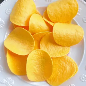Cabochons en resine imitation chips jaunes pour barrettes DIY et etuis de telephone portables.