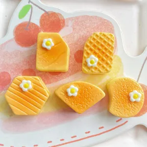 Cabochons de galleta de resina amarilla lindos dijes de flores para decoración de funda DIY.