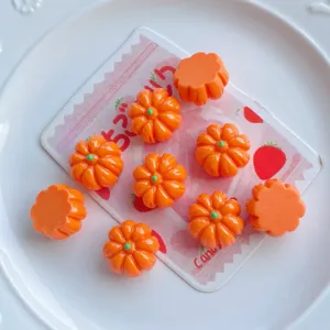 Breloques en resine de citrouille 3D pour bricolage, deco de coque de telephone et jouets mignons.