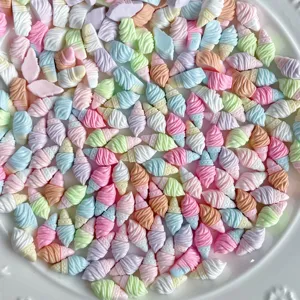 Miniatur Harz Eiscreme Cabochons in Macaron Farben, ideal für DIY Handwerk und Haarschmuck.