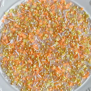 Πολύχρωμο μείγμα slime charms μαλακές χάντρες αστέρων πηλού και ρητίνης χειροτεχνίας.