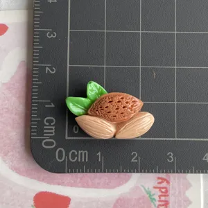 Breloques en résine d'amande pour coque de téléphone et accessoires de bricolage.