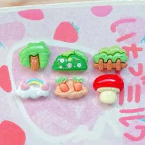 Mini cabochon fungo albero e carota in resina vista dettagliata per decoro custodia.