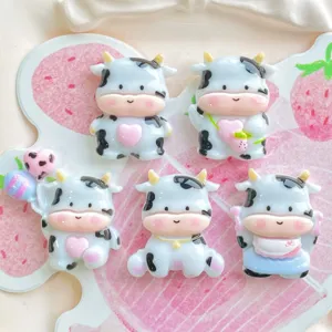 Leuke Cartoon Koe Hars Flatback Bedel Voor DIY Telefoon Geval Decoratie Zoete Dieren Hars Ornament Voor Haarspelden Water Beker Decor