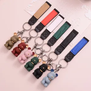 Mignon porte-clés ours en résine de dessin animé, charmant accessoire de voiture.