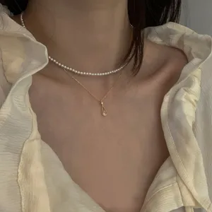 Elegante collar de gargantilla de perlas de doble capa y colgante de lágrima para mujeres diario.