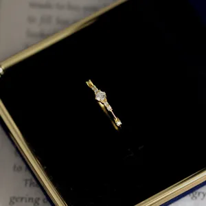 Anillo fino de plata de ley 925 con circonitas brillantes para mujeres elegantes y chic