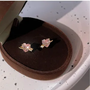 Pendientes de tuerca de corazón de planeta de circonita rosa de plata S925.