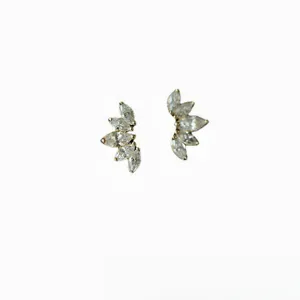 Pendientes de boton corona circonita plata S925, diseno elegante minimalista abanico.