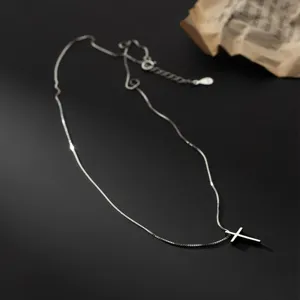 S925 sterling zilveren kruis ketting minimalistisch delicate sleutelbeen detail