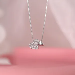 Collar de doble corazón de plata esterlina 925 con circonitas brillantes elegante.
