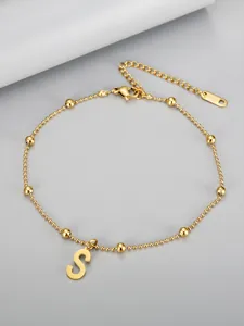 Close-up detail of a 18K gold-plated beaded anklet featuring a letter S pendant charm