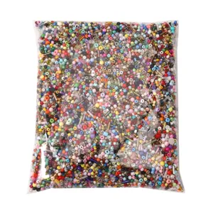 Perline di vetro assortite e perline tubolari in confezione sfusa per accessori di gioielli fai da te.